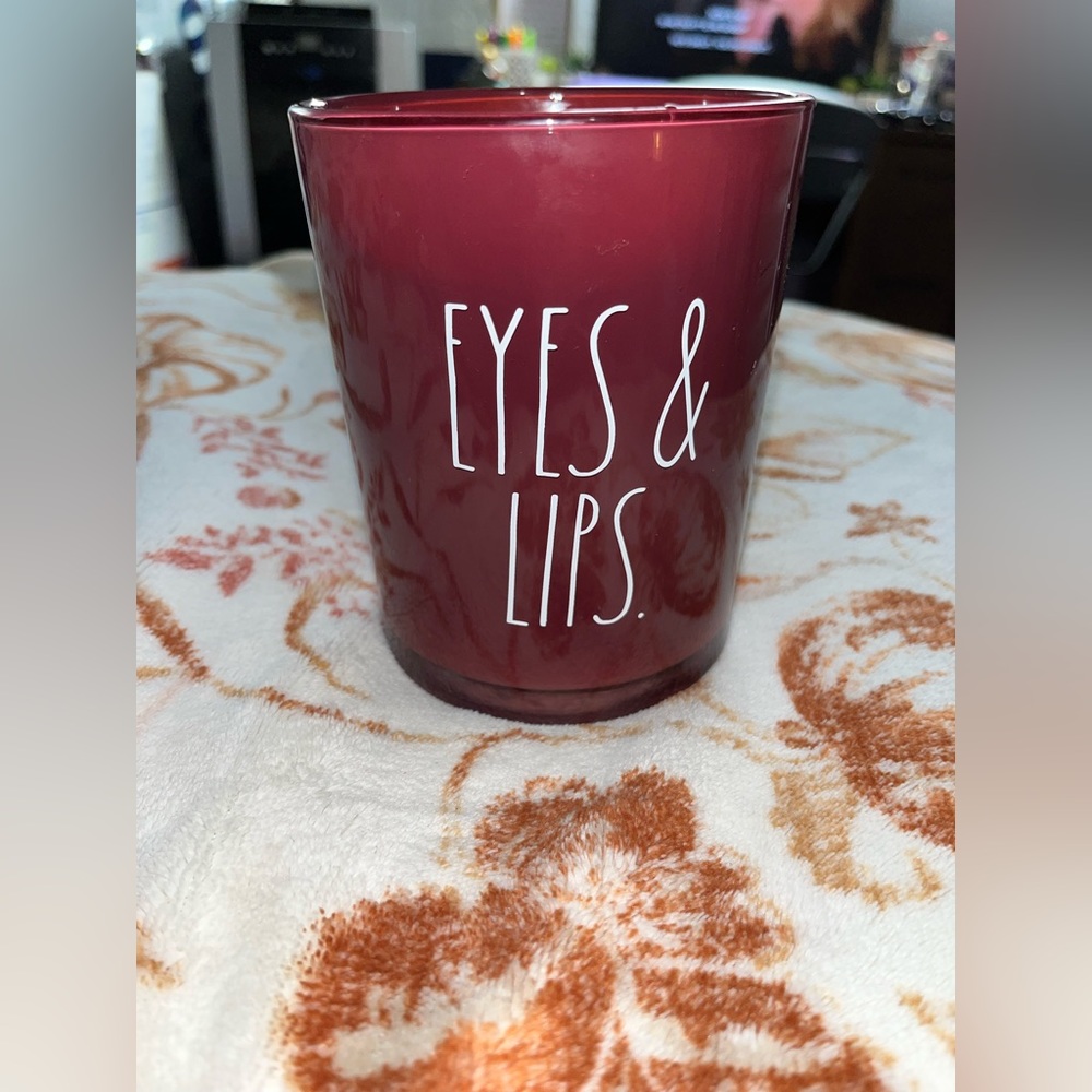 Rae Dunn. Eyes & lips. Red brush holder